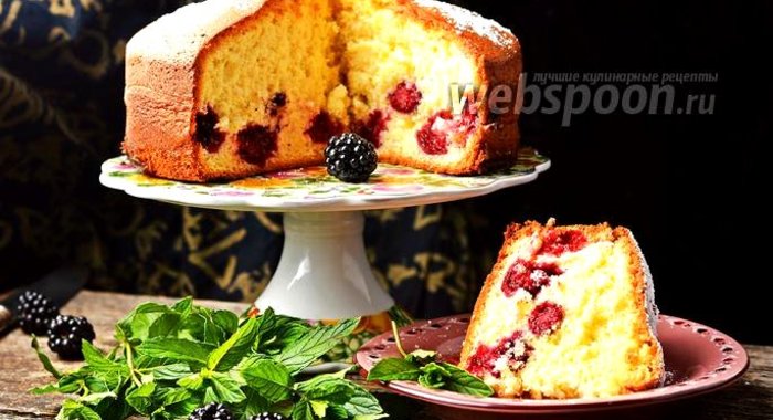 Шарлотка с ежевикой