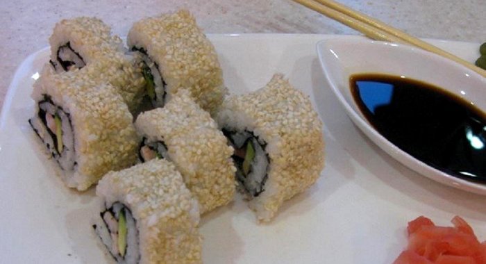 Роллы с кунжутом