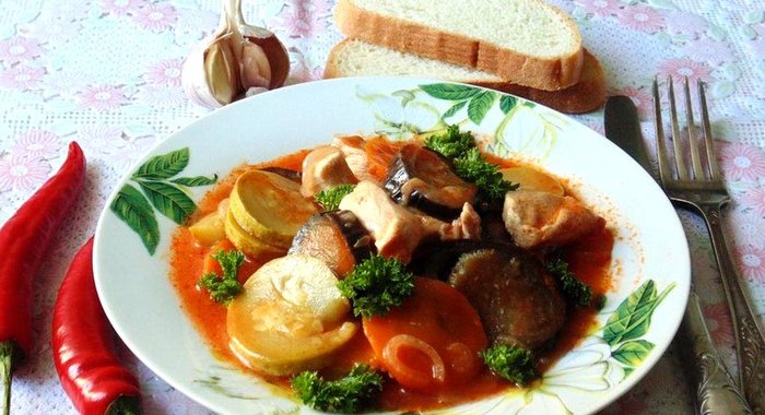 Овощное рагу с куриной грудкой