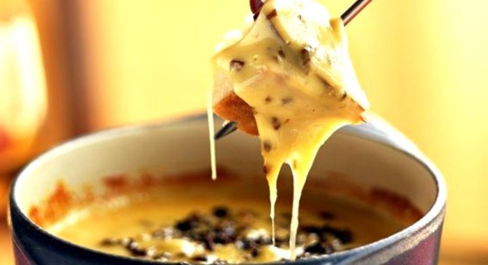 Сырное фондю с белым вином