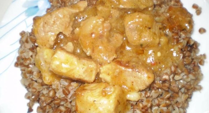 Гречка с мясом в подливе