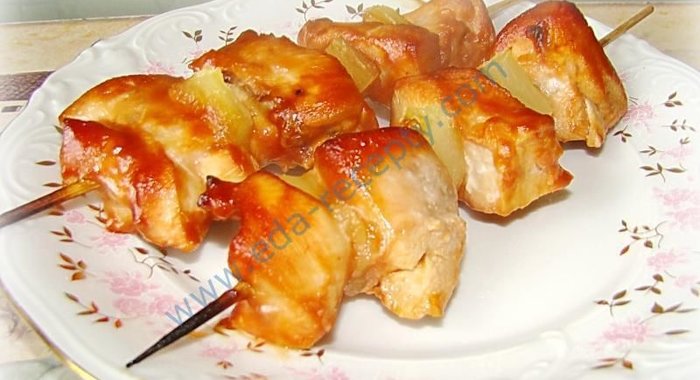 Куриный шашлык на шпажках