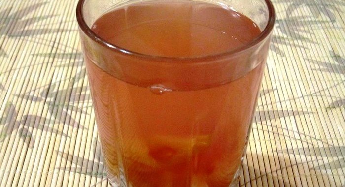 Компот из слив с лимоном и изюмом