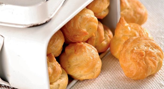 Овсяные оладьи с томатно-перечным соусом