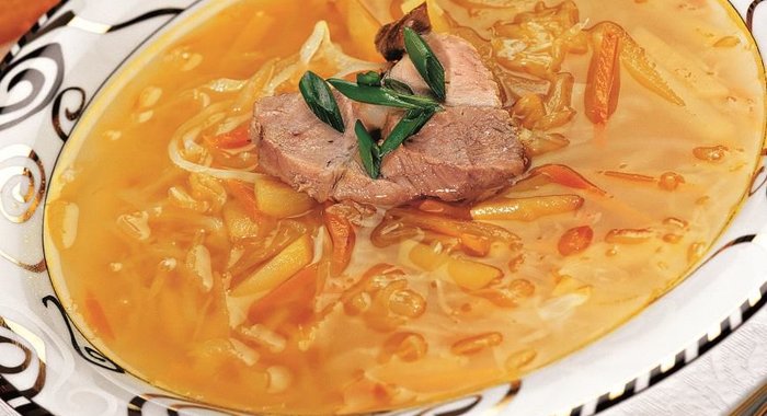 Щи из кислой капусты со свининой