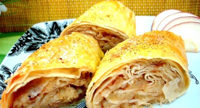 Штрудель из лаваша с яблоками