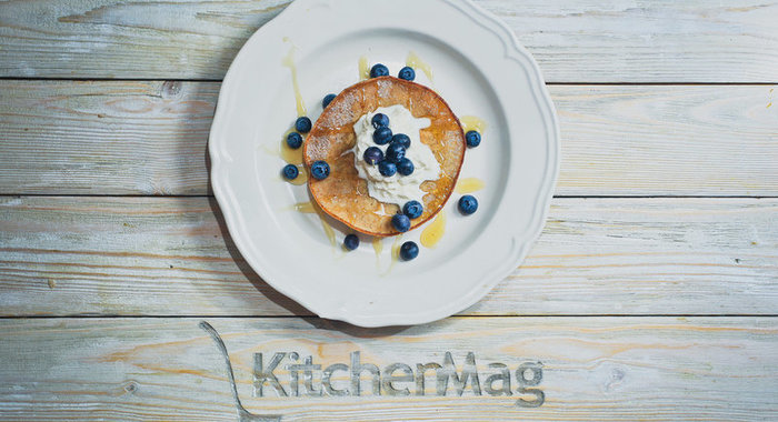 Американские блинчики со сливками и ягодами