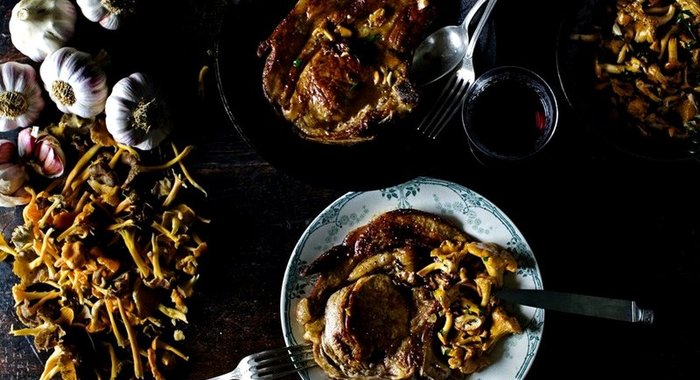 Телячий стейк с лисичками