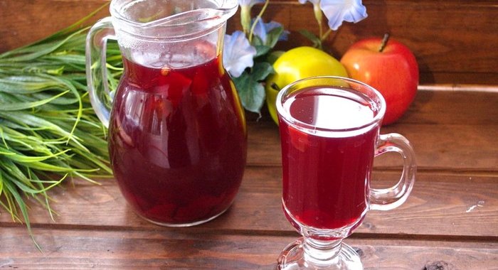 Компот из вишни и яблок