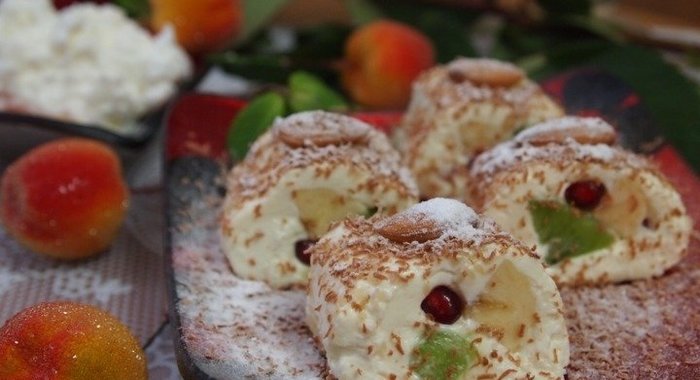 Роллы из творога с фруктами
