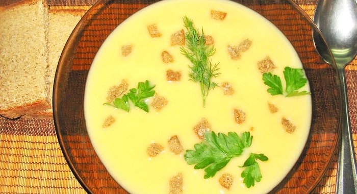 Гороховый суп - пюре с сухариками