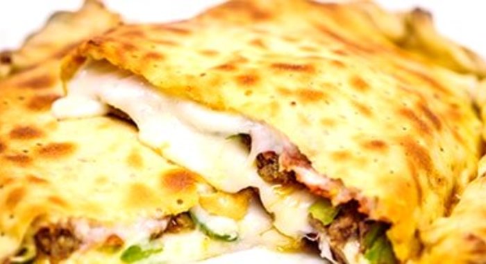 Пицца кальцоне с курицей