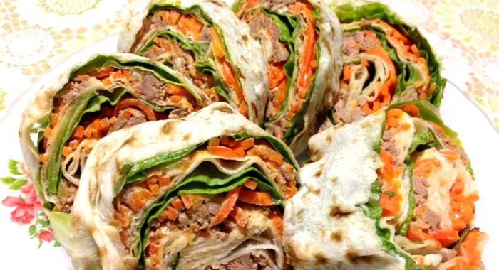 Рулет из лаваша с морковкой по-корейски