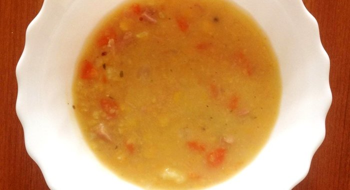 Гороховый суп с беконом и свиными ребрышками