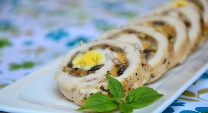 Куриные рулетики с грибами и сыром
