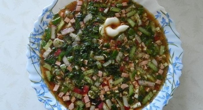 Классическая окрошка на квасе с колбасой