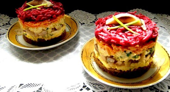 Селедка под шубой на бородинском хлебе