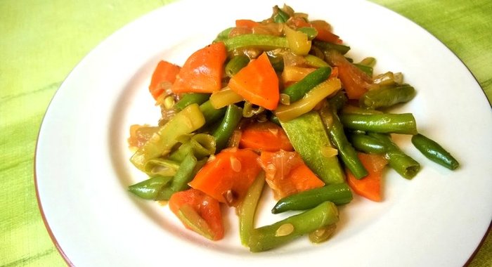 Тушеные овощи под соусом