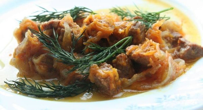 Гуляш из говядины с подливкой