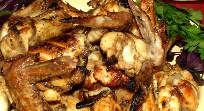 Шашлык из куриных крыльев с луком
