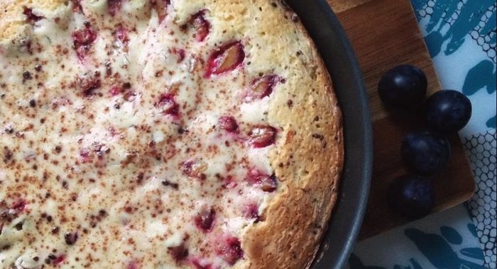 Сливовый пирог со сливочной заливкой