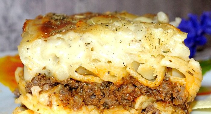 Запеканка из макарон под соусом бешамель