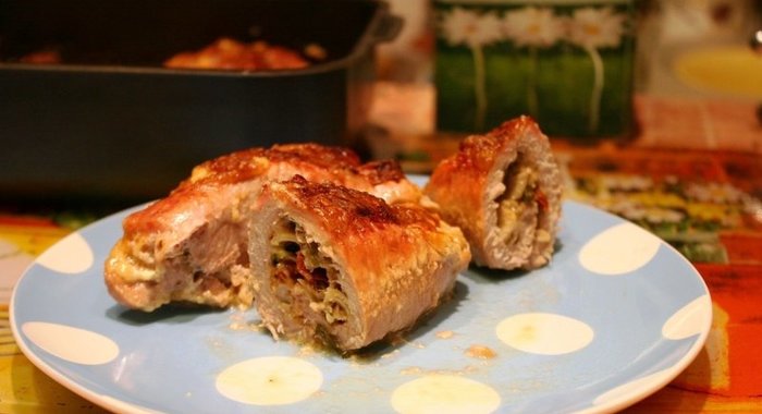 Рулетики из свинины, запеченные в духовке