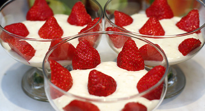 Клубника с творожным кремом