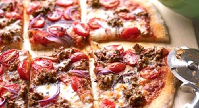 Пицца с говядиной и помидорами