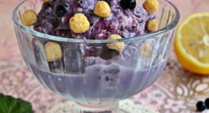 Черничное мороженое с лимонной цедрой