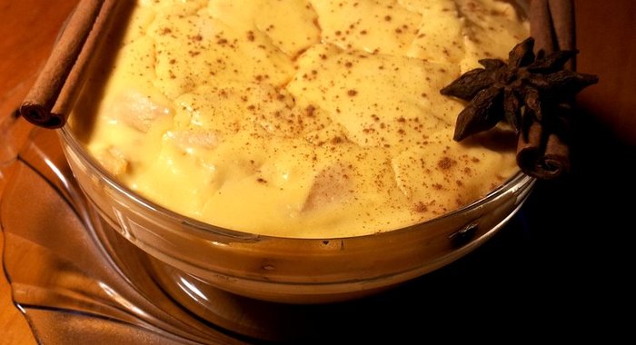 Творожная запеканка с яблоком и черносливом