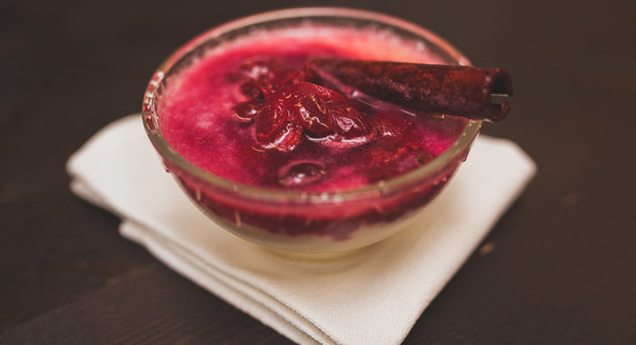 Миндальный крем с вишневым компотом