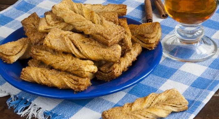 Сахарное печенье с корицей