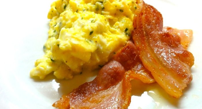 Яичница с салом