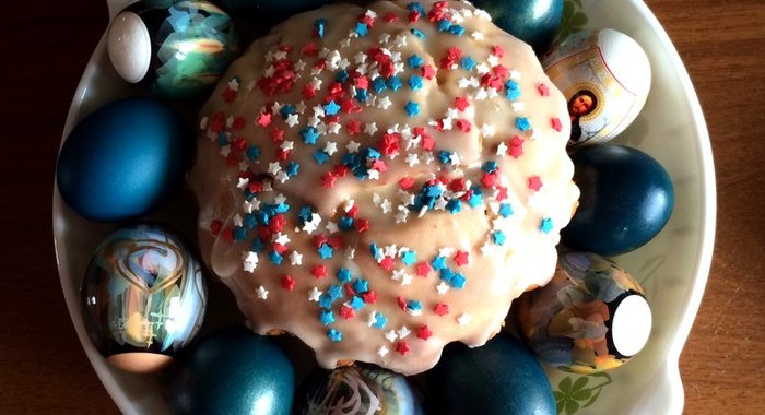 Кулич с изюмом и лимонной цедрой