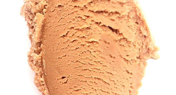 Мороженое с нутеллой и кусочками конфет «Ферреро Роше»