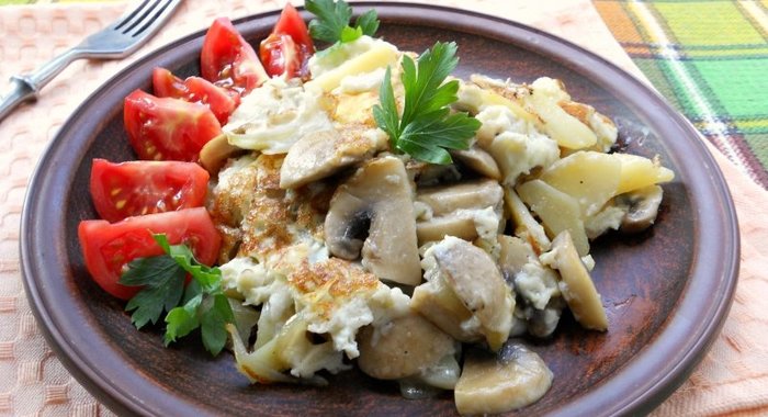 Омлет с картофелем и шампиньонами