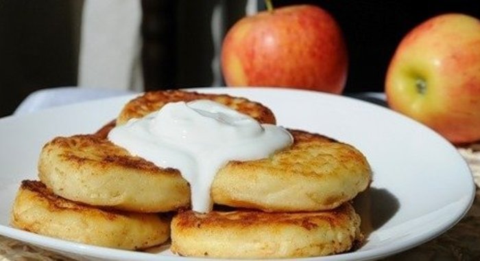 Сырники со сметаной