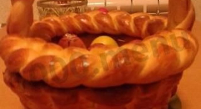 Плетеная пасхальная корзинка из дрожжевого теста