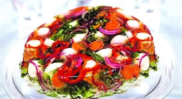 Заливное из перепелиных яиц