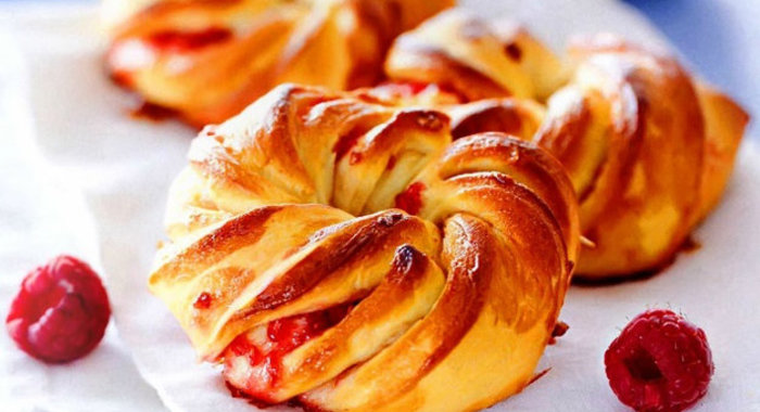 Булочки с малиновым джемом