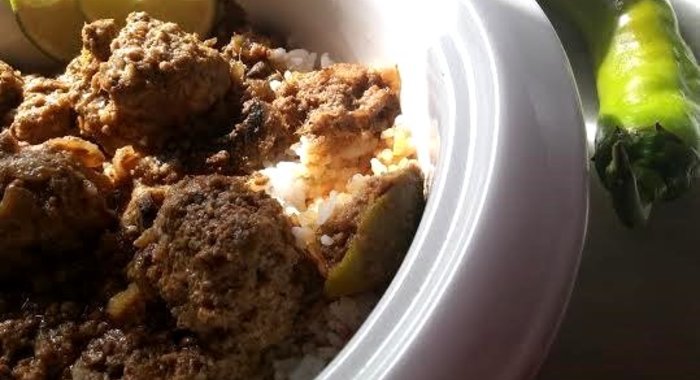 Фрикадельки патанг в кокосовом молоке с грибами