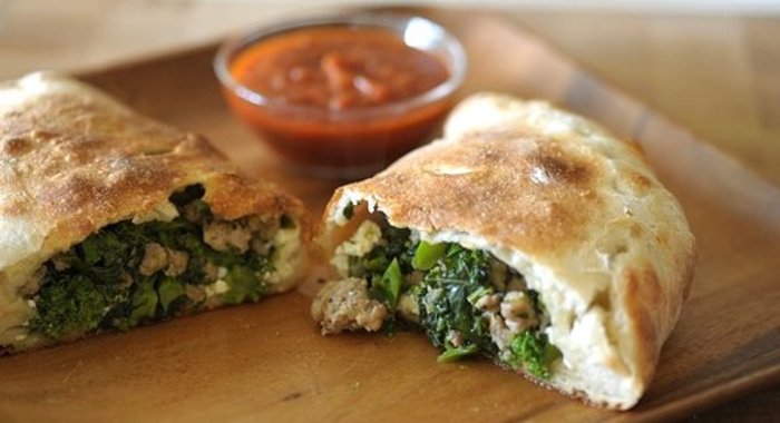 Кальцоне с брокколи