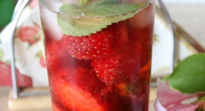 Клубничный лимонад с мятой