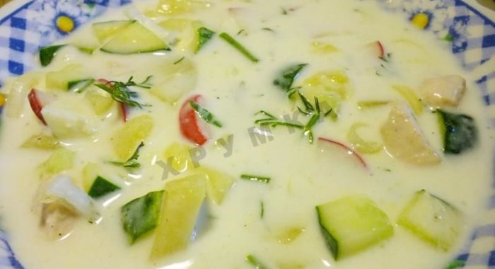 Вкусная окрошка с курицей на кефире