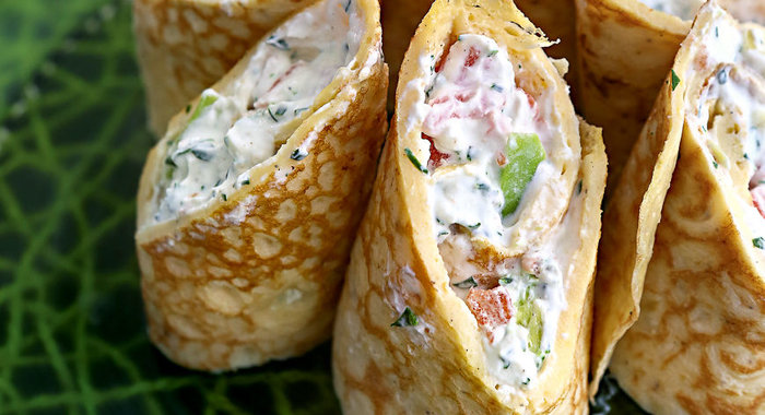 Роллы из омлета с сыром и овощами