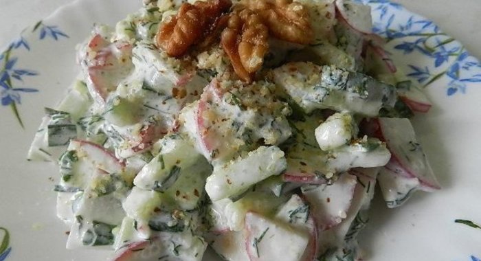 Салат Окрошка с грецкими орехами