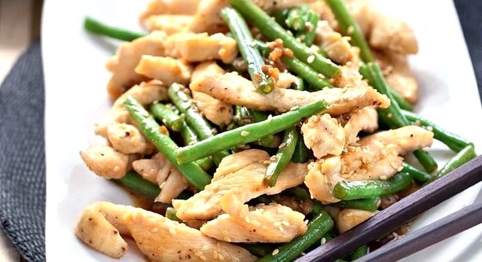 Рагу из индейки с зеленой фасолью и розмарином