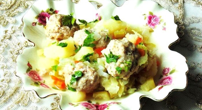 Овощное рагу с тефтелями