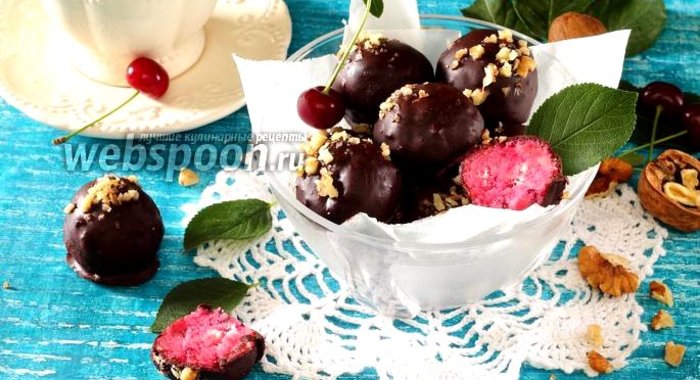 Бисквитные конфеты с вишней